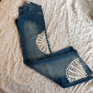 NWOT Jeans with crochet Brazilian